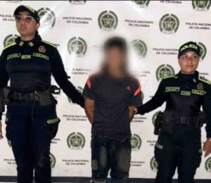 Huila Tv, policía colombiana detiene sospechoso en operativo contra el delito en Huila. Fotografía de las autoridades y la captura en la región del Huila, Colombia.