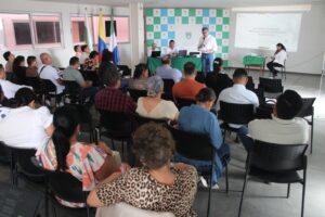 1. Evento de educación en Huila, reunión de autoridades y docentes en sala de sector educativo, presentación de informe de gestión 2023, en Huila TV, emisora regional.