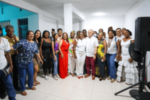 Árbol de personas afro en evento comunitario en Huila, promoviendo proyectos productivos y desarrollo social.