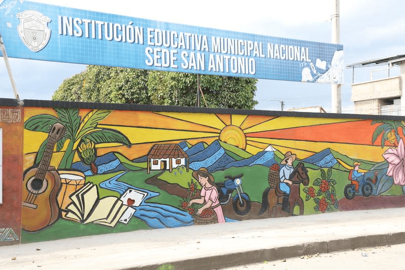 Mural en Pitalito que honra a las víctimas de ‘falsos positivos’ y promueve la unión y la memoria en la comunidad, destacando la importancia de la verdad y la justicia en Huila.