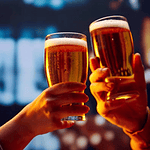 Disfruta de cervezas artesanales en un bar de Huila, Colombia, con ambiente acogedor y amigable. Perfecto para socializar y relajarse en compañía de amigos y familiares.
