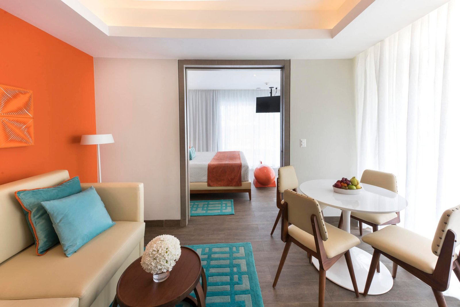 Swank Wraparound Swim Up Suite