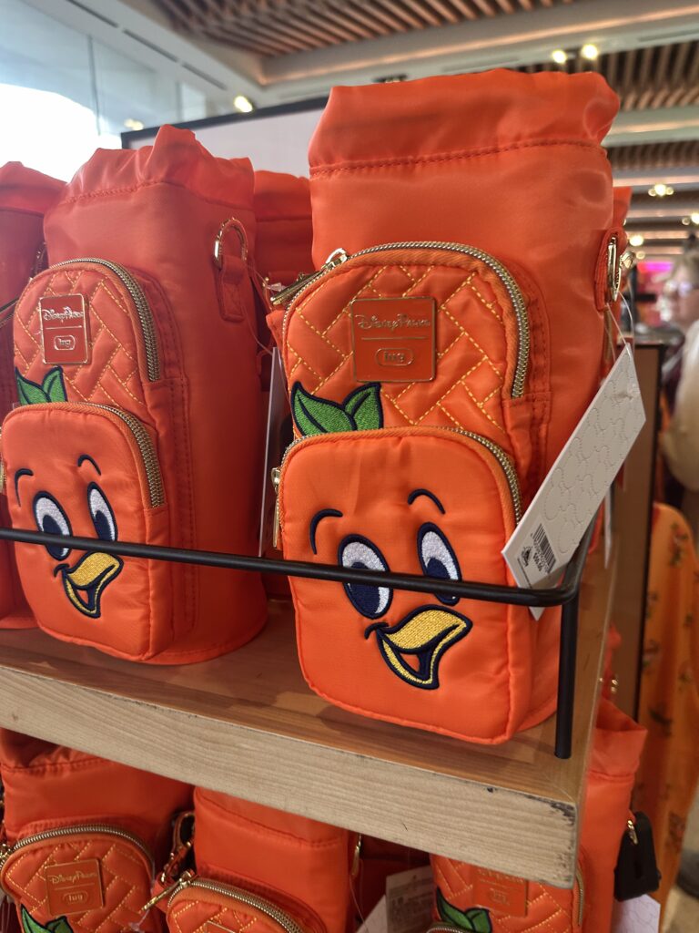 ☆lug☆EPCOT Spike the Bee 斜めがけバッグ Spike the Bee Skeeter Mini Convertible Crossbody Bag by Lug