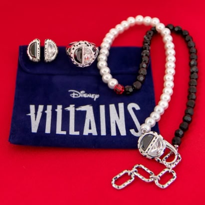 Stylish Villains jewelry set featuring bracelets, rings, and a necklace with Disney villain designs.