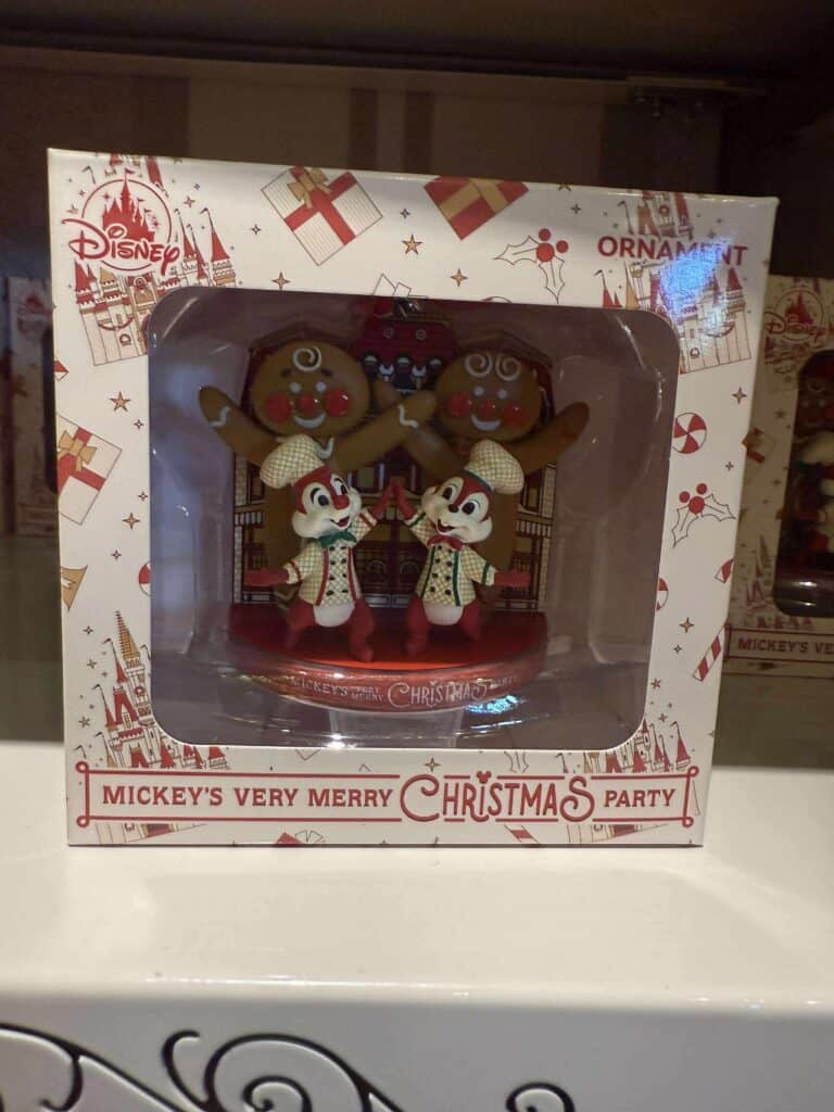 Cute Mickey and Minnie Christmas figurines in holiday-themed packaging, perfect for Disney fans and holiday décor.