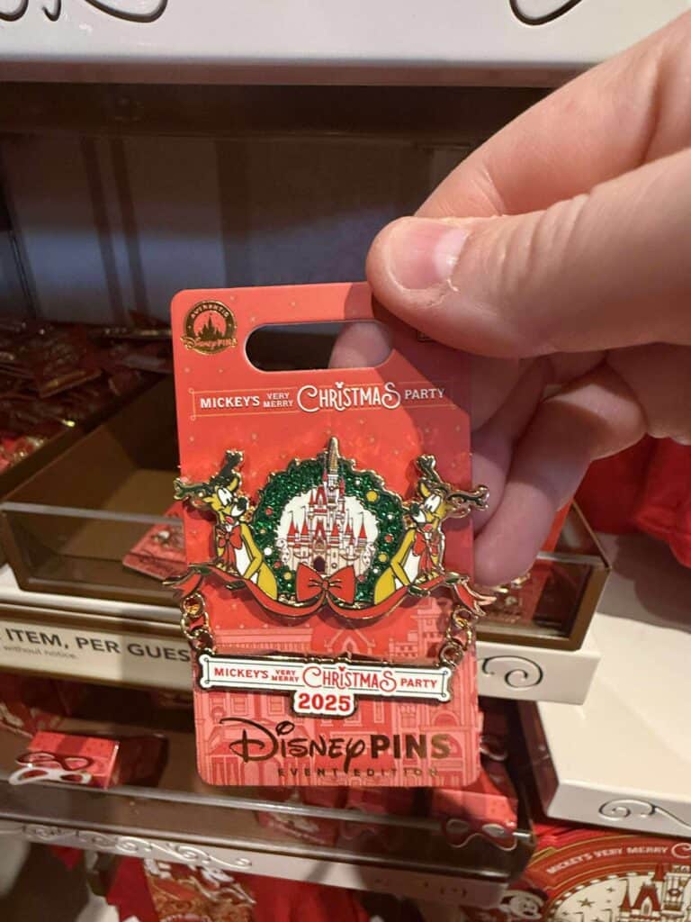 Mickey and Minnie Christmas Disney pins, holiday themed jewelry, Disney holiday collectible accessories, Disney fashion, festive Disney merchandise.