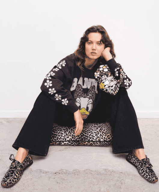 Comfy casual Disney fashion outfit with trendy sneakers and a Donald Duck sweater.