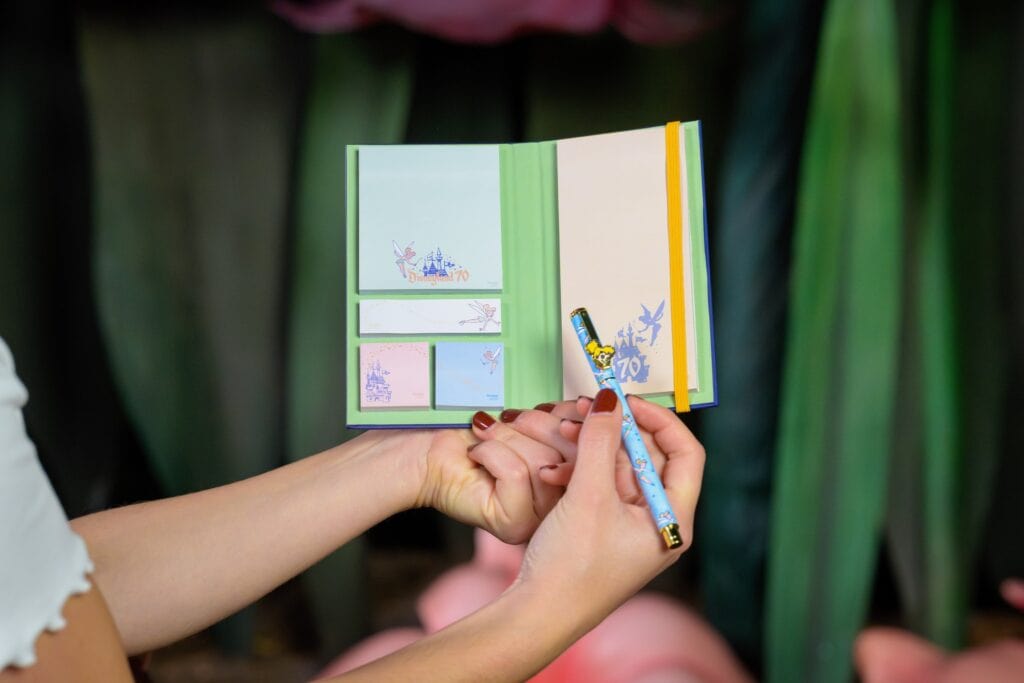Colorful Disney-themed stationery for fans and fashionistas. Perfect for Disney celebrations and stylish note-taking.