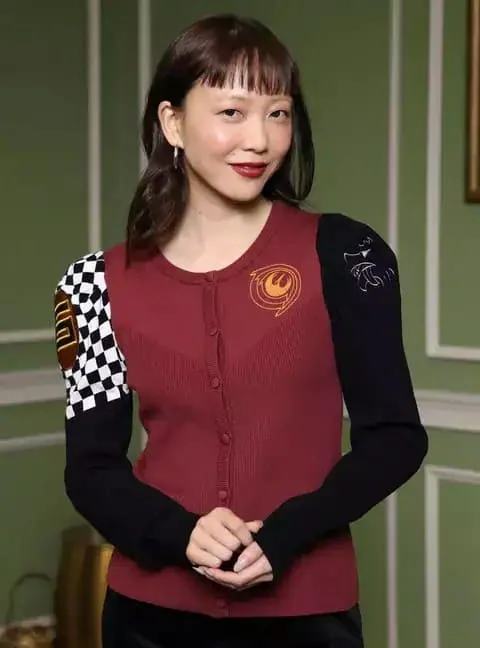 High-quality Disney-themed fashion sweater with embroidered patches, perfect for Disney fans.