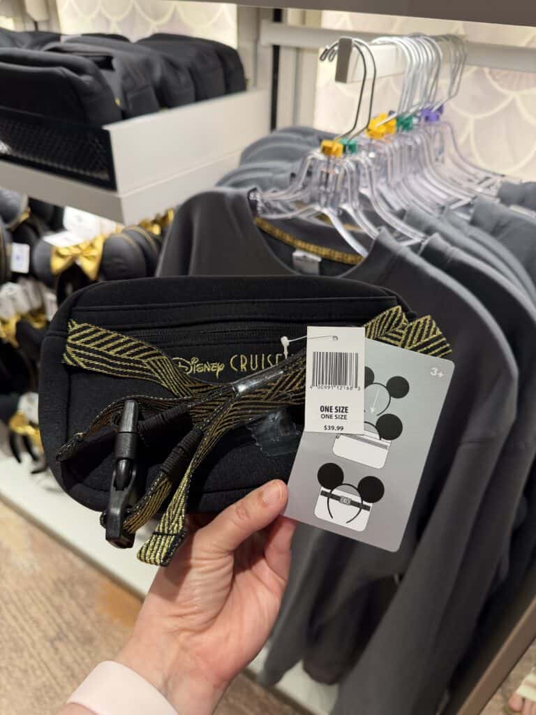 Versatile Disney-themed crossbody bag featuring Mickey Mouse, perfect for Disney fans and travel.