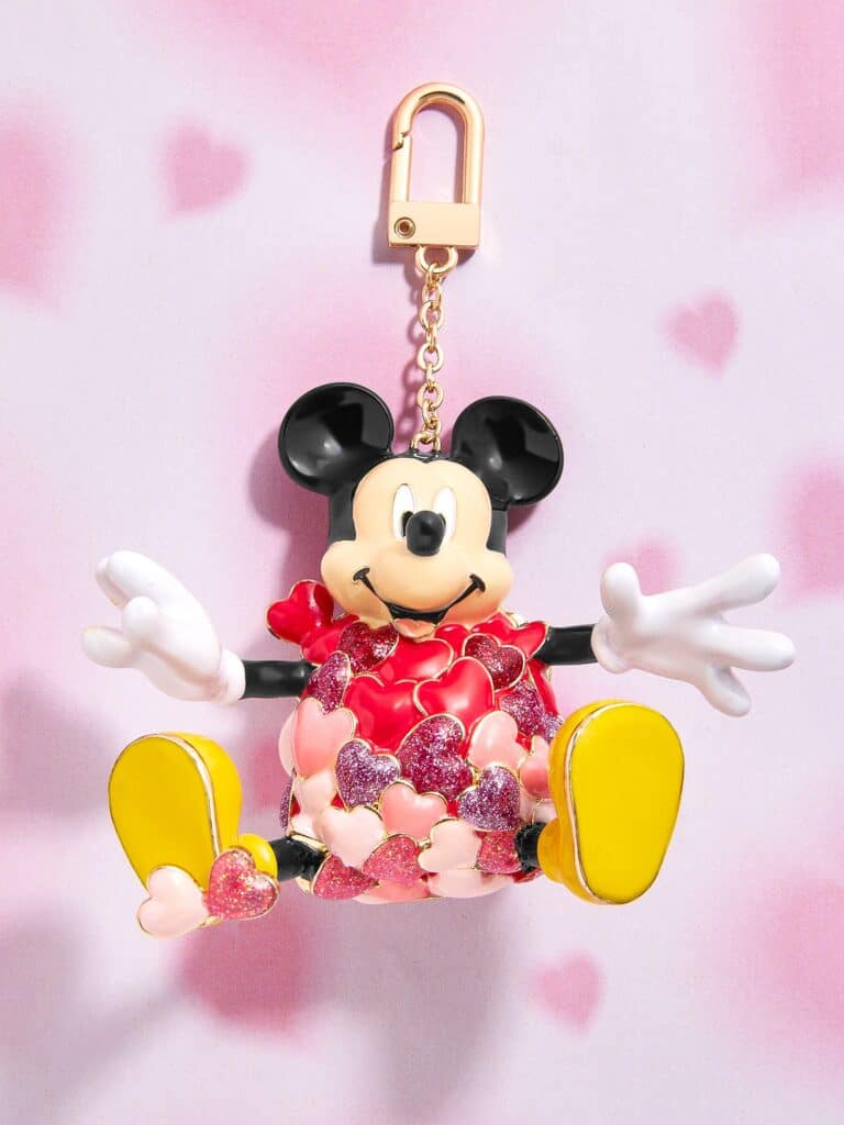 Cute Mickey Mouse keychain with heart-shaped decorations for Valentine's Day.