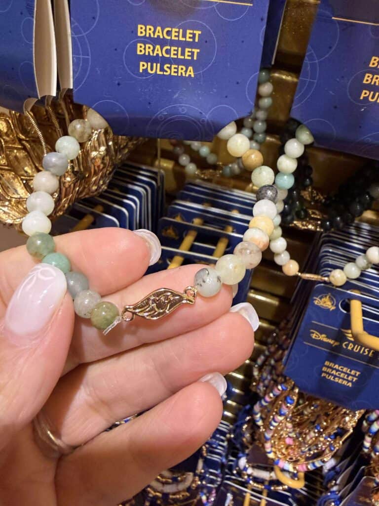 Alt: Disney-style beaded bracelet with colorful stones and gold charm, ideal for Disney fashionista accessories.