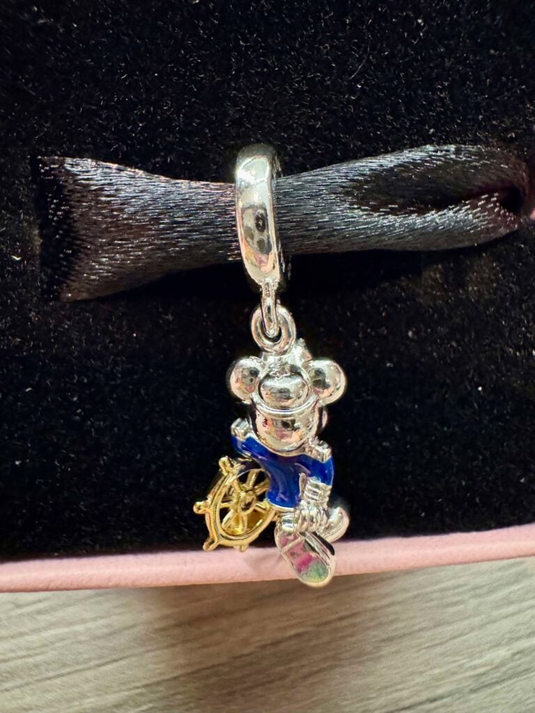 Playful Disney jewelry featuring Mickey Mouse as a pirate, perfect for Disney fans and jewelry collectors.