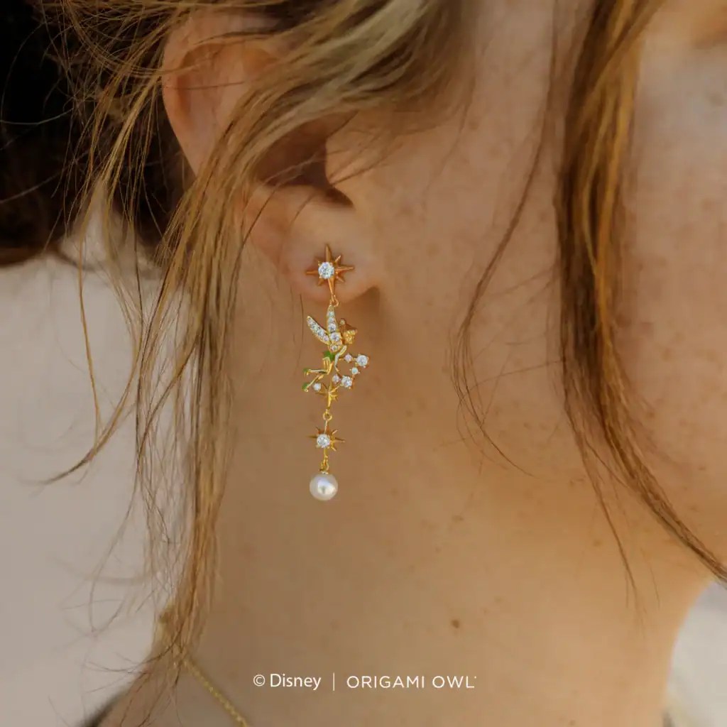 Star and moon Disney jewelry with sparkling stones for magical style.