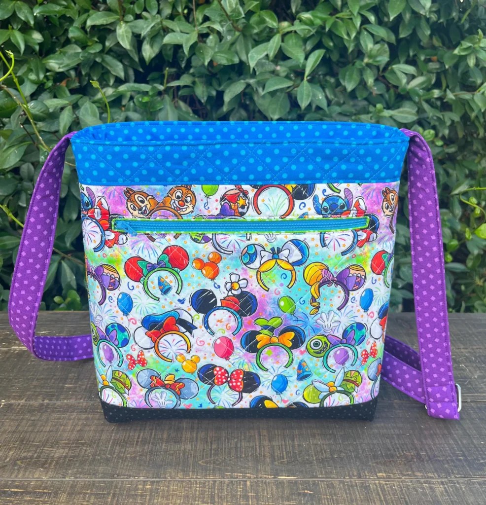 Vibrant Disney-themed tote bag featuring Minnie and Mickey Mouse headbands, perfect for fans and fashionistas.