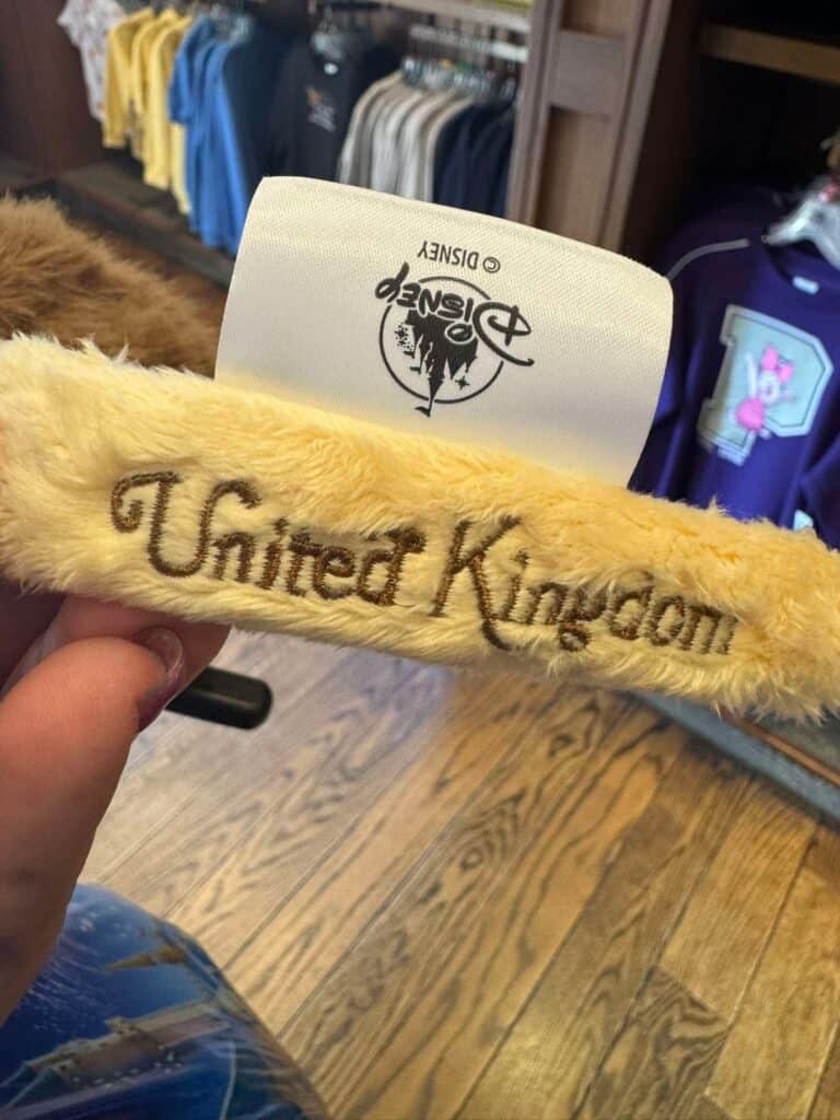 Themed headband featuring "United Kingdom" embroidered in gold thread.