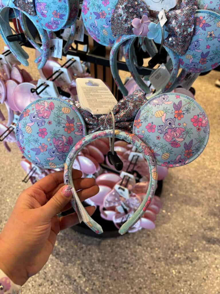 Headbands with Minnie Mouse print and glittery bows for Disney fans.