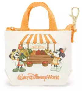 Disney tote bag featuring Minnie and Mickey Mouse at a fruit stand.