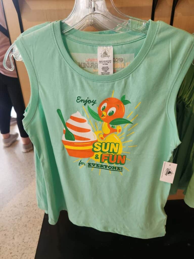 Bright green Disney kids' T-shirt with sun and bee graphic, perfect for summer fun and outdoor activ.