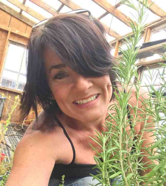 Amy Bell - 1 Happy Homesteading Momma 4 farm raised family, two oaks farmstead