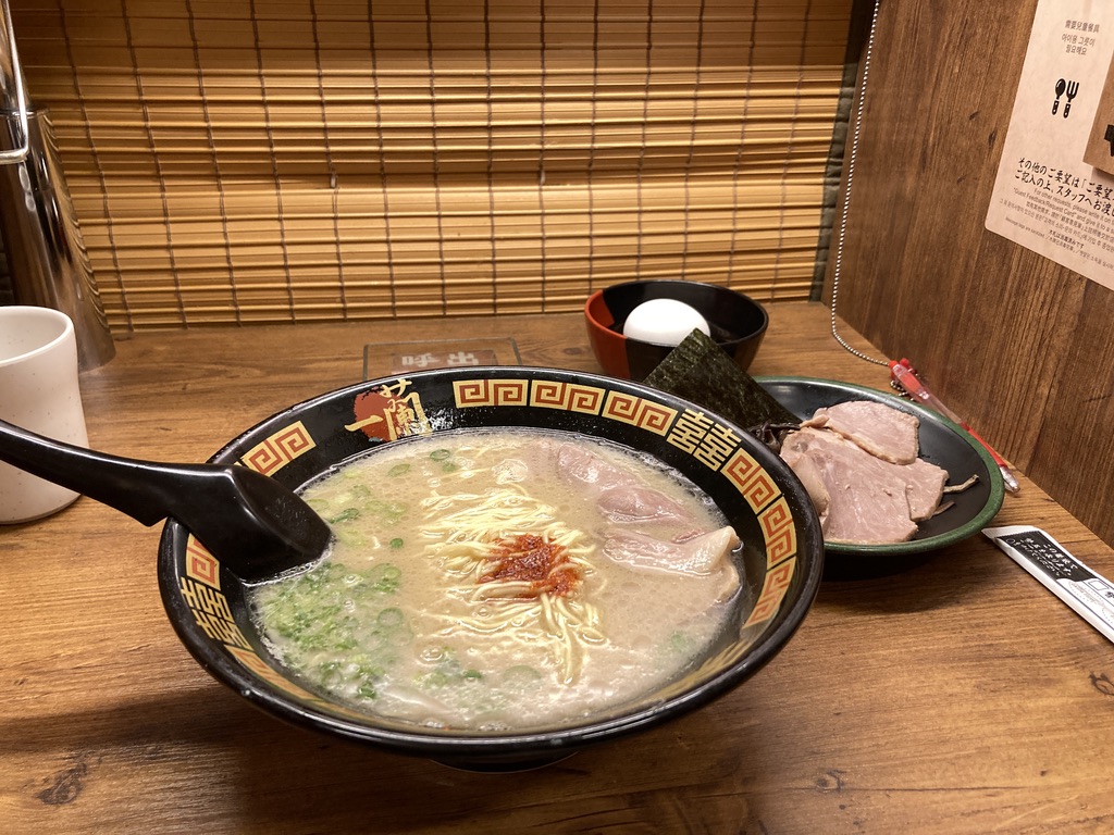 一大早就吃一蘭拉麵真的很幸福，完全不必擔心熱量。