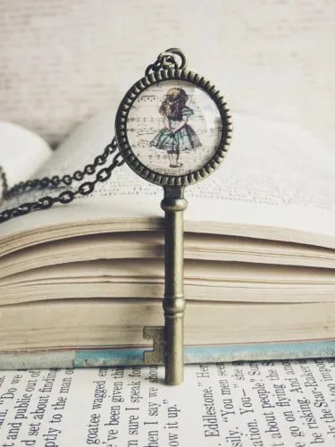 Alice necklace
