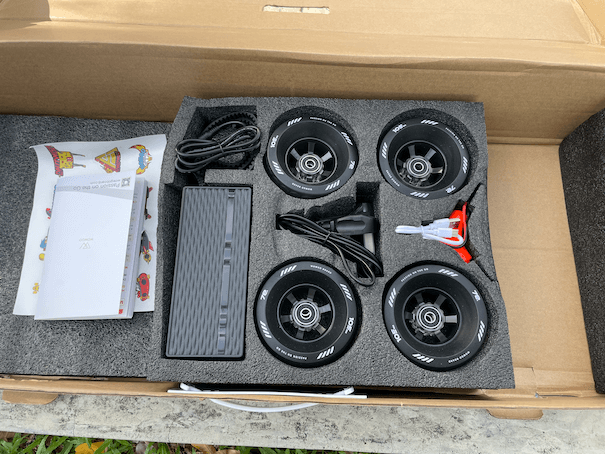 Wowgo 3E unboxing photo showing accessories