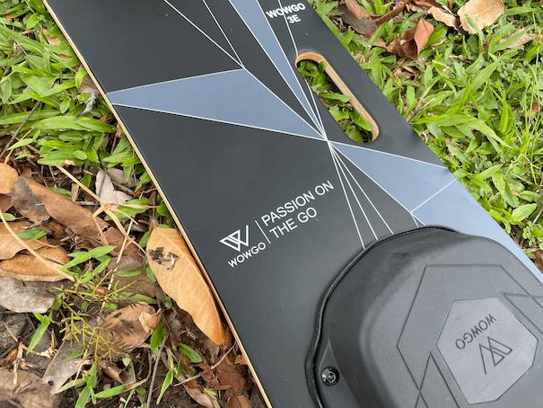photo of Wowgo 3E deck, flipped over