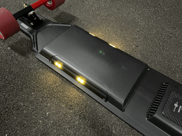 Photo of the ambient lights on the Maxfind Max 6 - yellow