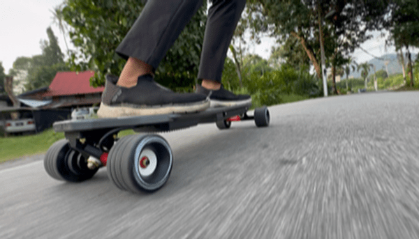 Riding Photo of Maxfind Max 6