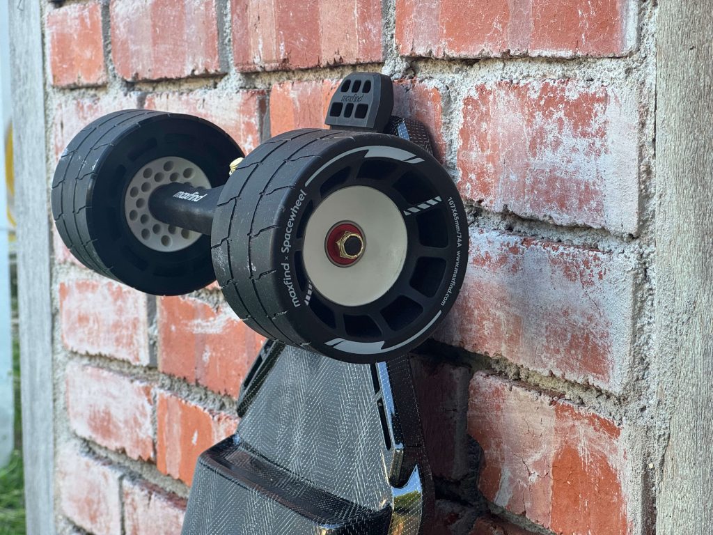 Photo of Maxfind Cyber Max x wheels