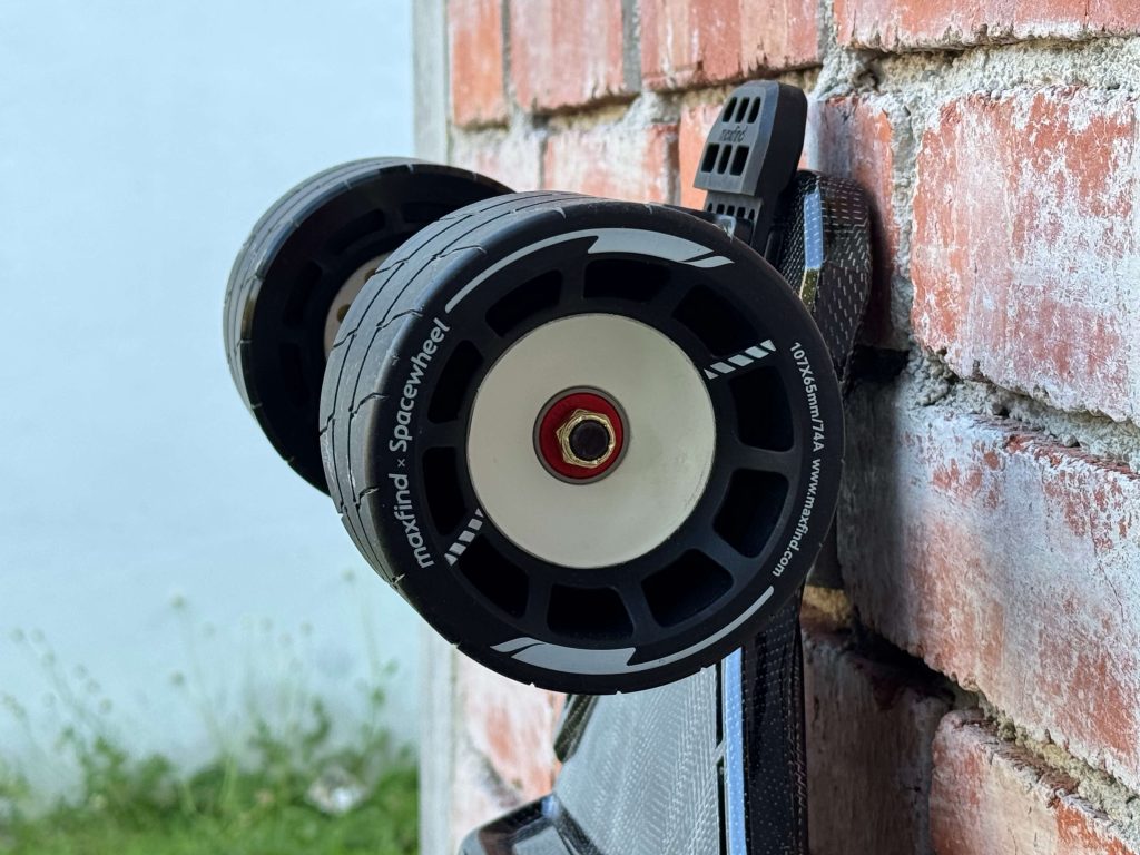 Photo of Maxfind Cyber Max x wheels