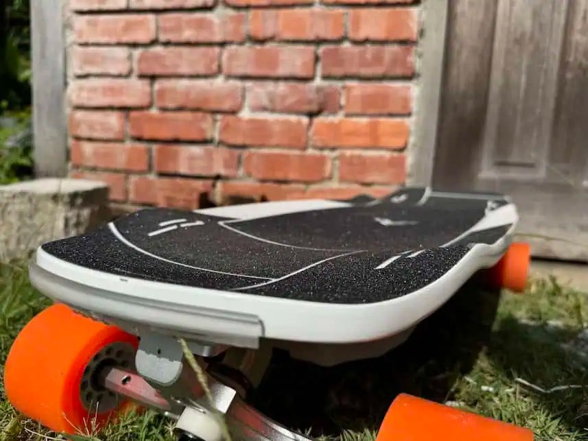 Acedeck Stella Blizzard showing deck concaves