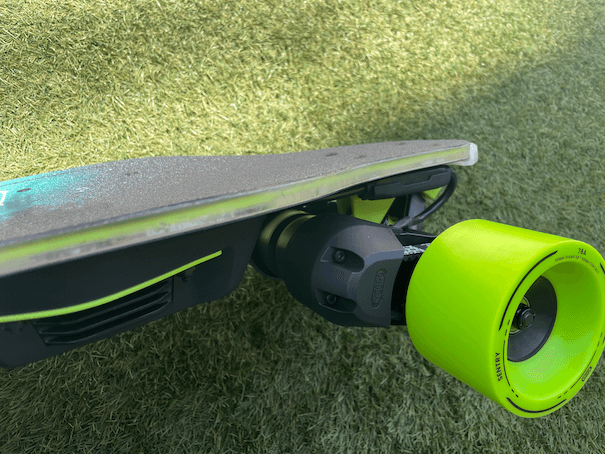 Close up photo of Meepo Aurora truck and wheel