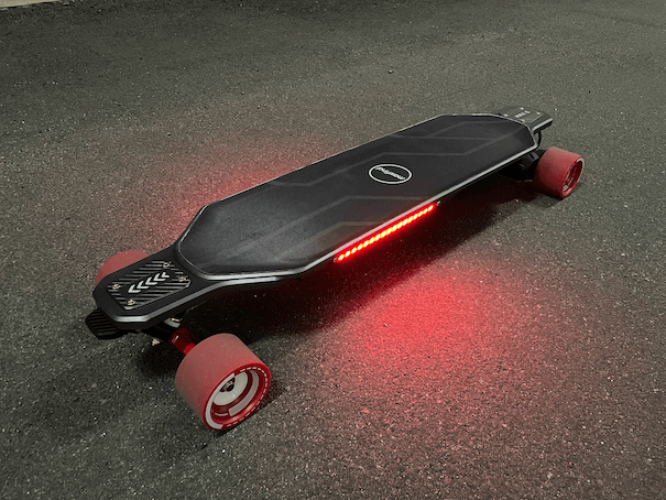 Photo of the ambient lights on the Maxfind Max 6 -red
