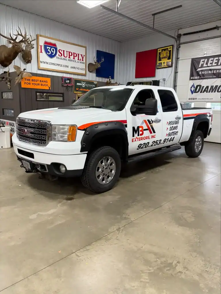 High-quality I39 Supply truck showcased at the dealership, featuring a durable design and branding for reliable service. Perfect for commercial use and fleet needs.