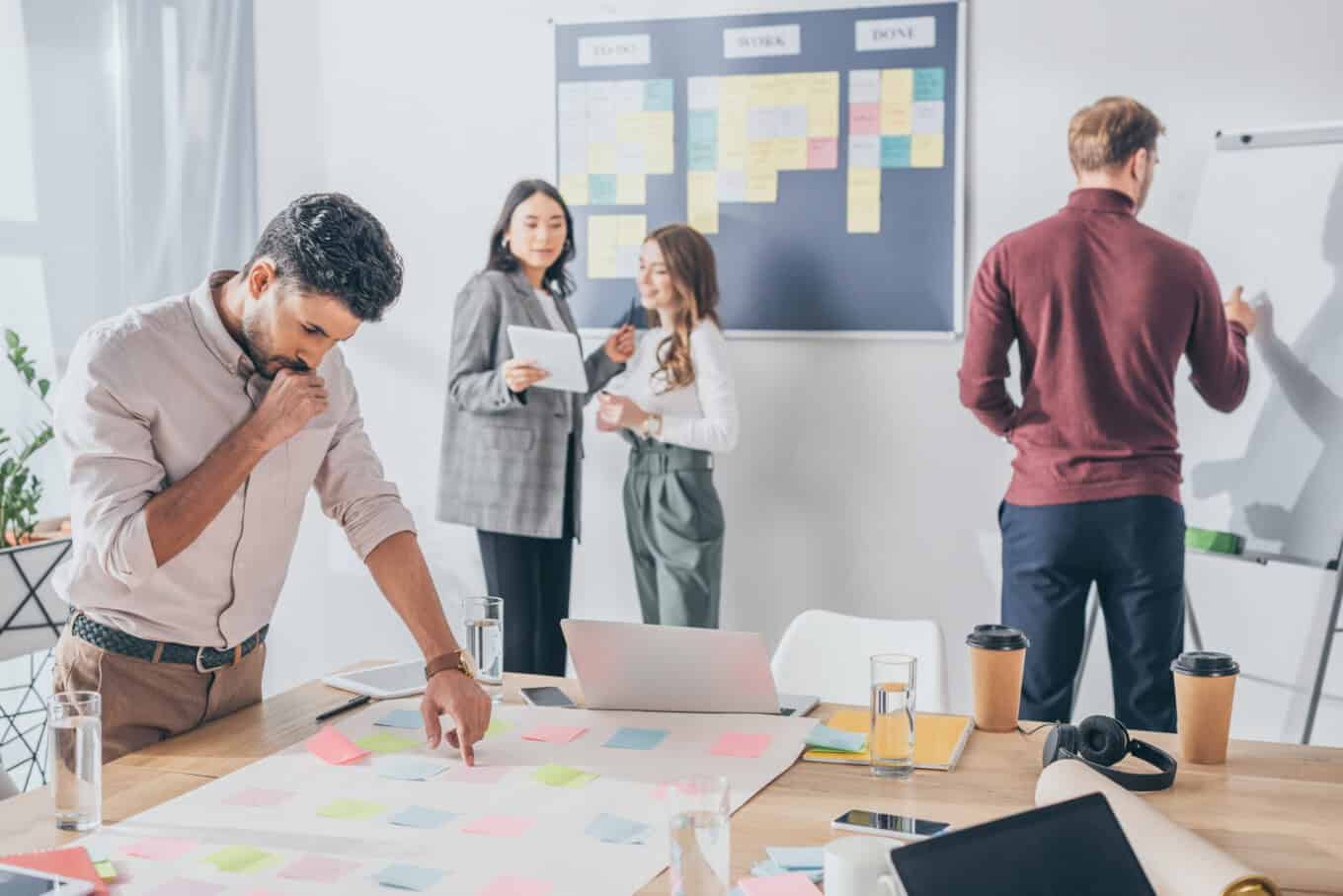 Scrum development process with collaborative team planning and agile project management.