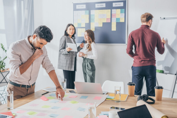 Scrum development process with collaborative team planning and agile project management.