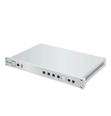 High-performance network switch for reliable connectivity, ideal for enterprise networks, offering advanced features and affordable prices from InfoplayNet.