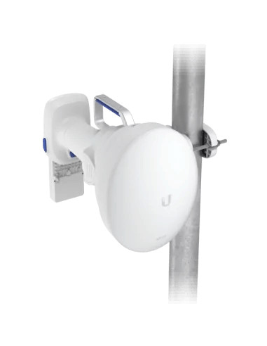 High-performance Wi-Fi antenna mounted on a pole, enhancing internet connectivity for businesses and homes in South Africa, offering reliable and affordable network solutions.