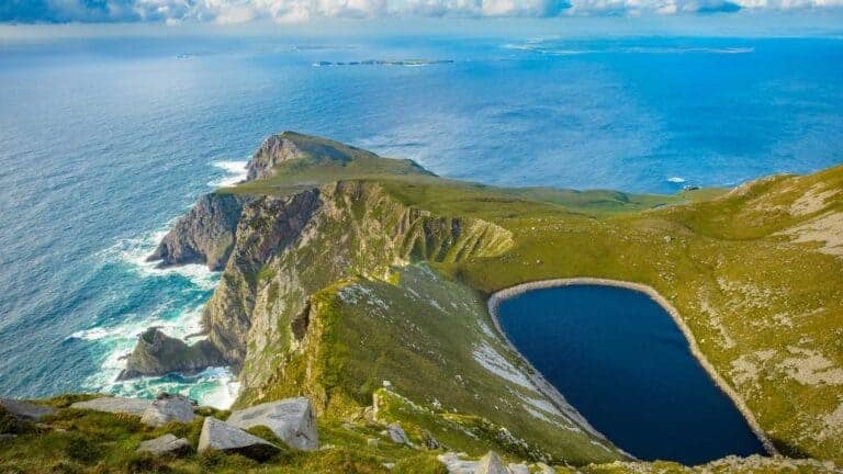Top 10 Must-See Locations on an Irish Tour in 2025
