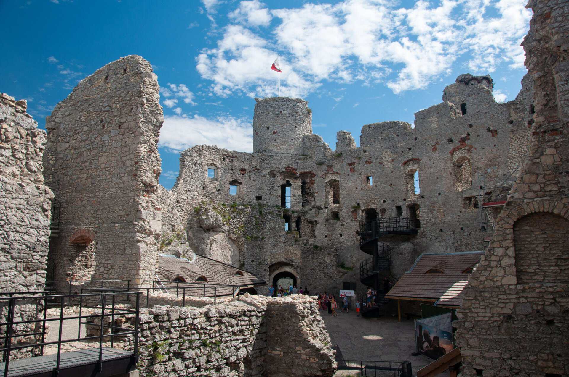 Athenry Castle Visitor Guide: Opening Times, Tickets, History, And Nearby Stops