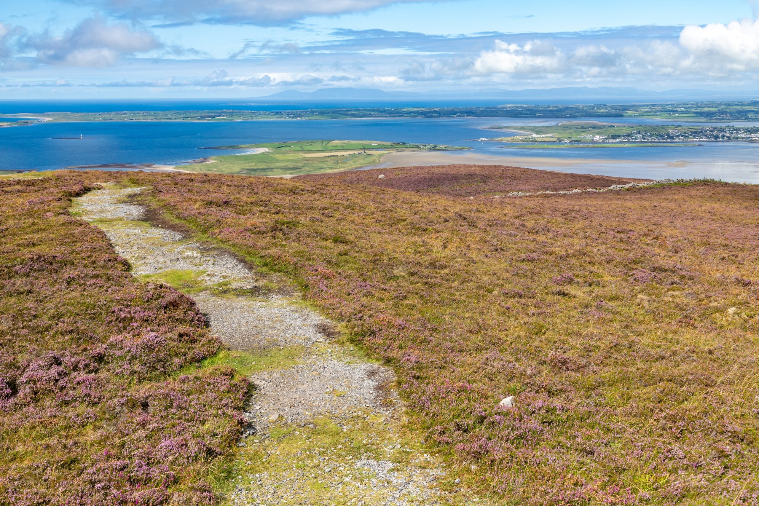 Queen Maeve Trail Walk Guide: Route, Parking, Steps and Summit Views
