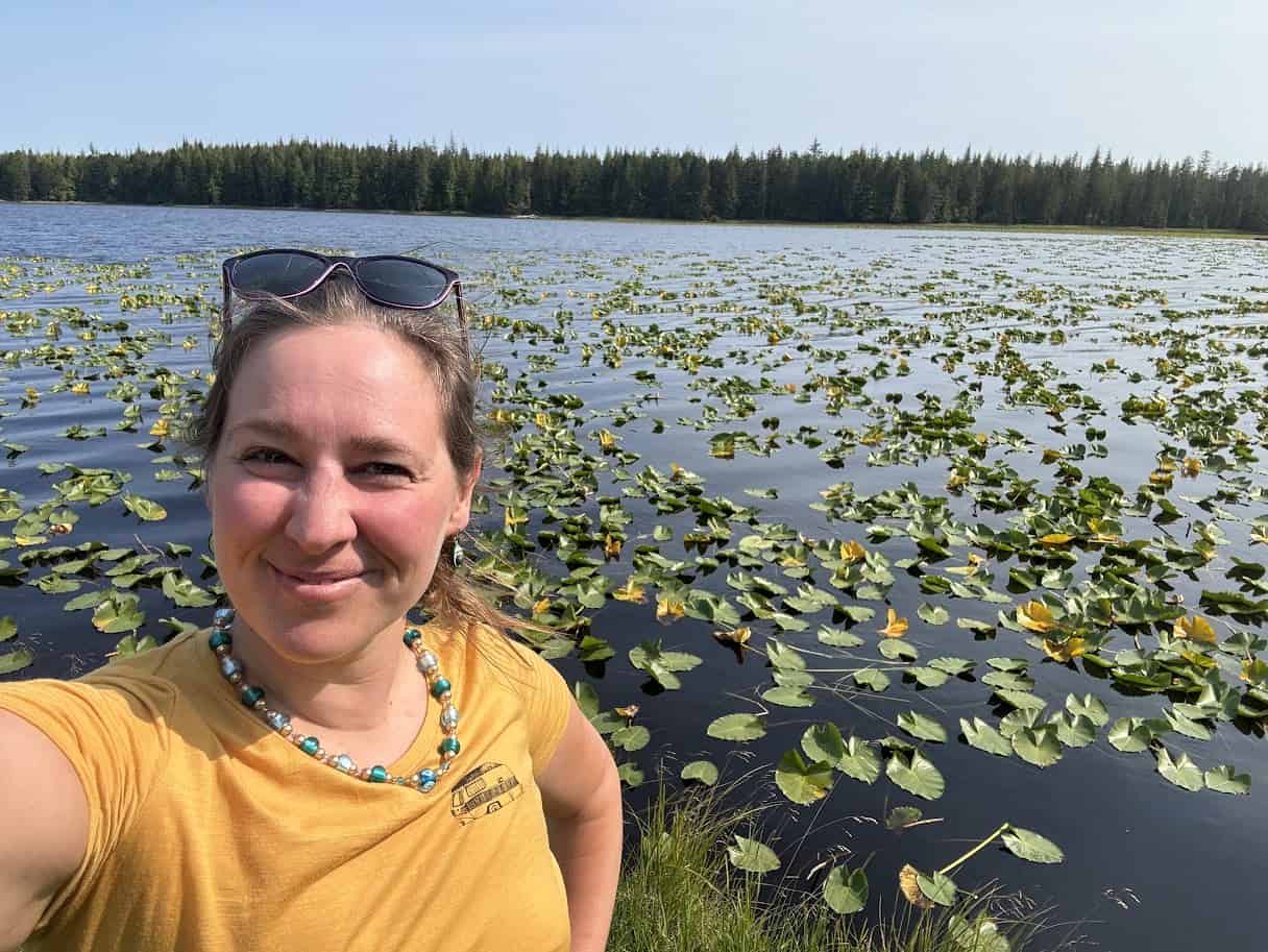 Isabella Sunshine at the side of the lake