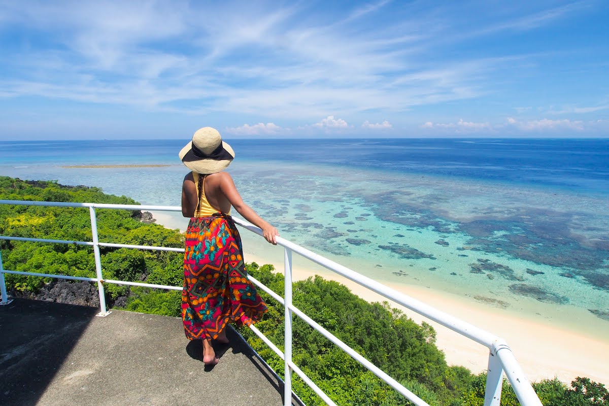 apo-reef-natural-park-occidental-mindoro-lighthouse