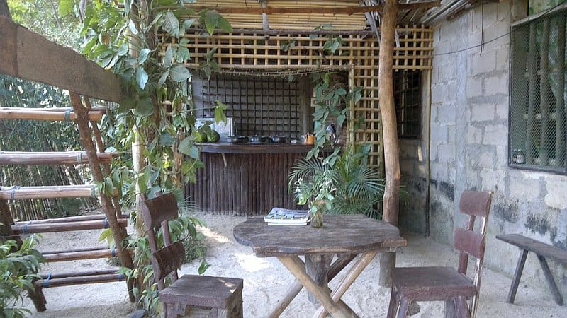 island-hopping-in-the-philippines-boat-launch-110220152360