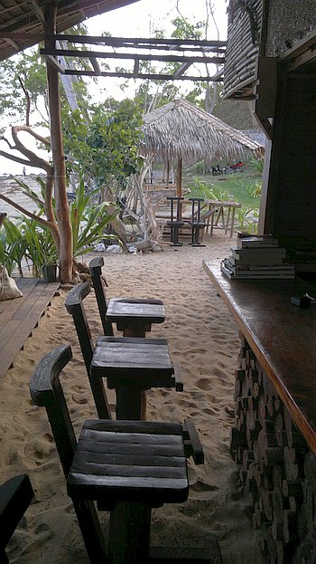 island-hopping-in-the-philippines-boat-launch-150120152171