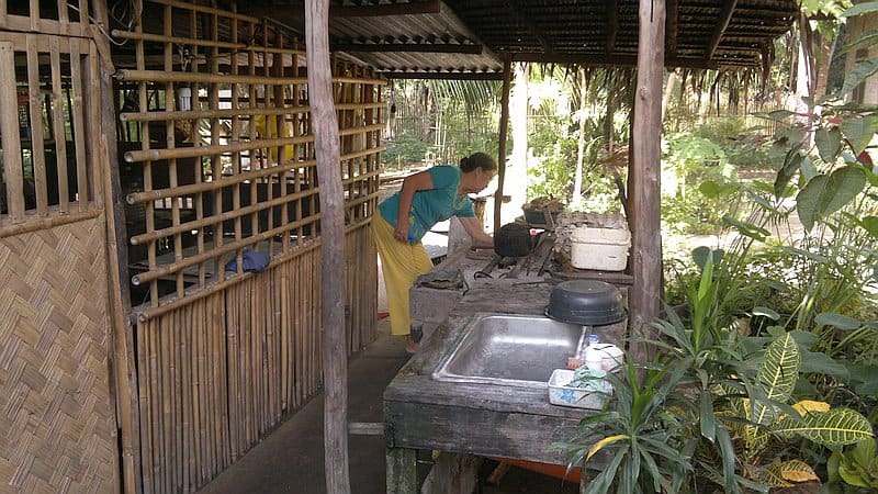 island-hopping-in-the-philippines-boat-launch-160120152175