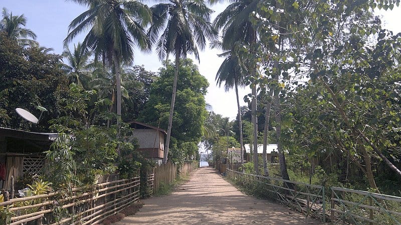 island-hopping-in-the-philippines-boat-launch-160120152202