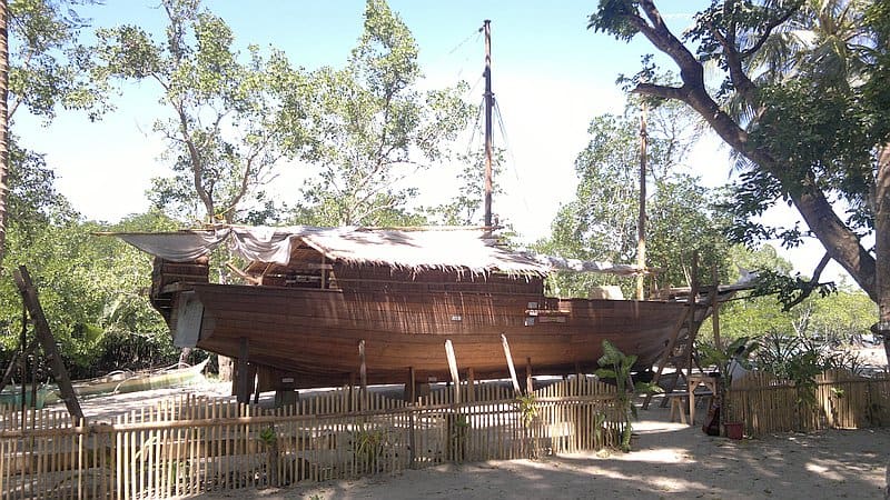 island-hopping-in-the-philippines-boat-launch-180220152418